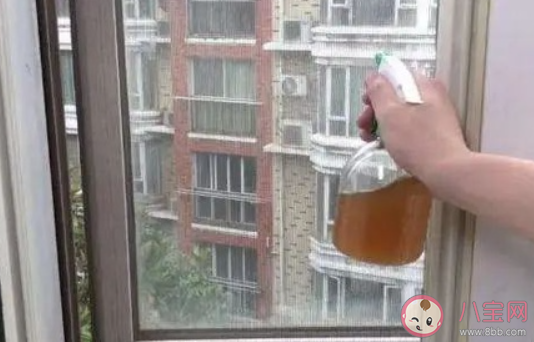纱窗上的油渍和灰尘怎样去除 纱窗和窗槽清洗小技巧