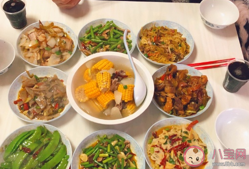 大年三十一家人吃团圆饭心情说说 一家人吃团圆饭的感言感慨大全