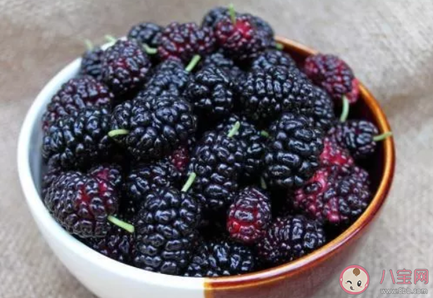 桑葚干洗的时候掉色吗 桑葚干吃多了会伤胃吗