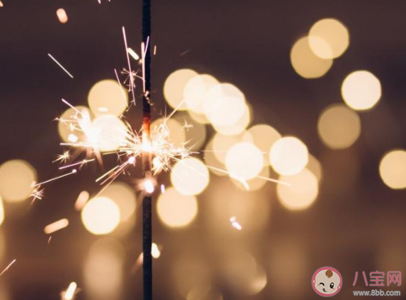 为什么钢丝棉烟花要全部下架 钢丝棉烟花有危险吗会伤人吗 为什么钢丝棉烟花要全部下架 钢丝棉烟花有危险吗会伤人吗