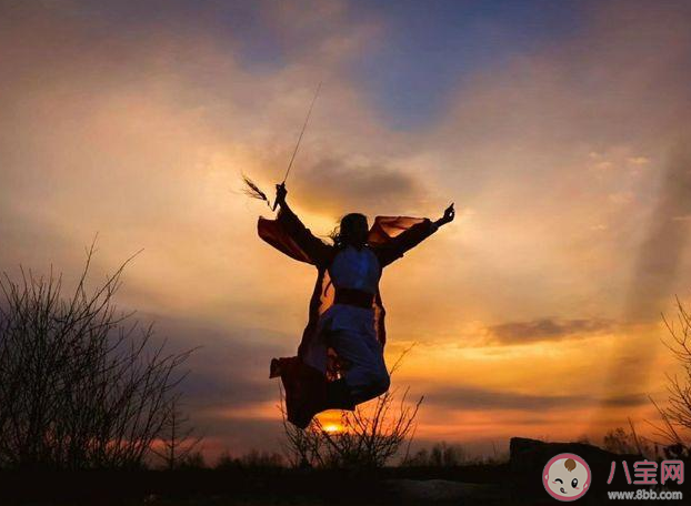 诗句事了拂衣去中的拂衣表达的态度是什么 诗句原文赏析 诗句事了拂衣去中的拂衣表达的态度是什么 诗句原文赏析