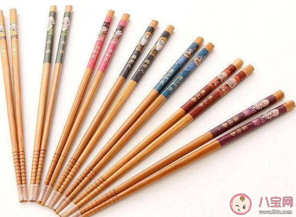 平时家里用的筷子多久换一次比较好 选择哪种筷子不发霉 平时家里用的筷子多久换一次比较好 选择哪种筷子不发霉