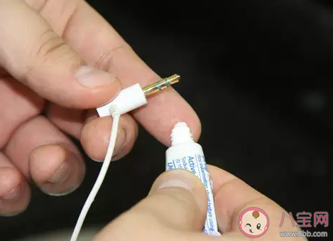 耳机网罩上面有耳屎怎么办 蓝牙耳机脏了怎么清理