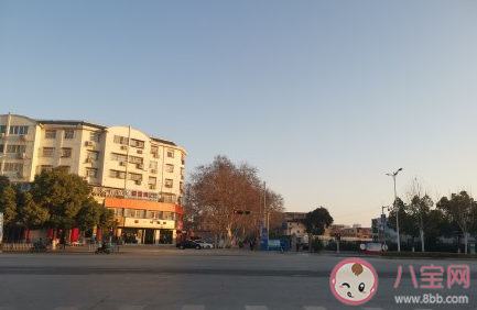 年轻人买房应该靠家里吗 年轻人买房要不要向家里要钱