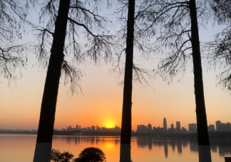 关于东湖绿道骑车说说 去东湖绿道骑车发朋友圈文案。