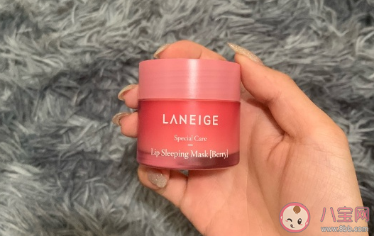 好久没涂口红发朋友圈文案 好久没涂口红的幽默搞笑句子 好久没涂口红发朋友圈文案 好久没涂口红的幽默搞笑句子