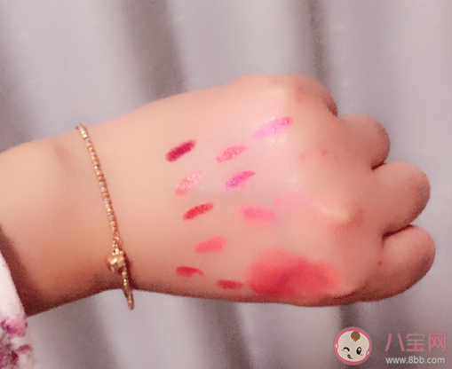 好久没涂口红发朋友圈文案 好久没涂口红的幽默搞笑句子 好久没涂口红发朋友圈文案 好久没涂口红的幽默搞笑句子