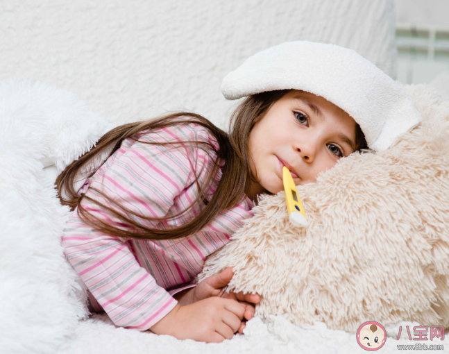 为什么发烧时感觉很热出一身汗就好了 孩子发烧出了一身汗能不能洗澡