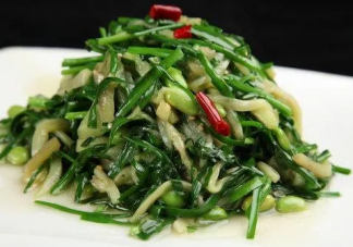 韭菜吃不完能隔夜吃吗 韭菜能保存多久。