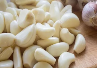 大蒜切片氧化含服可杀灭新冠病毒是真的吗 大蒜能杀死哪些病毒