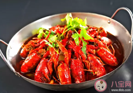 吃龙虾时头部到底能不能吃 小龙虾选购小技巧