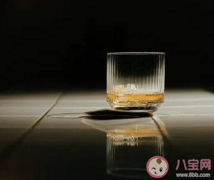 喝酒脸红的人要吃什么东西缓解 喝完酒之后怎么敷