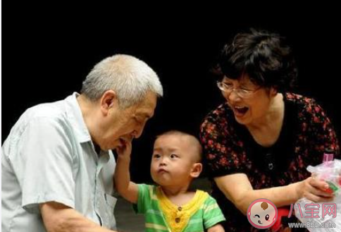 孩子到底该不该让父母来带 父母有义务帮忙带孩子吗