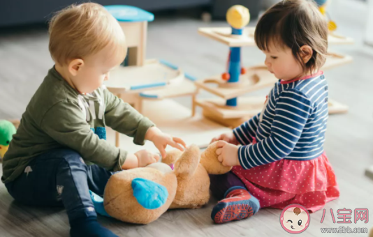 宝宝幼儿园不合群怎么办 让孩子成社交达人的小技巧