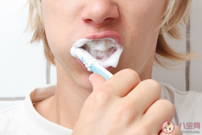 刷牙前牙膏沾水还是不沾水 刷牙时挤多少牙膏最合适