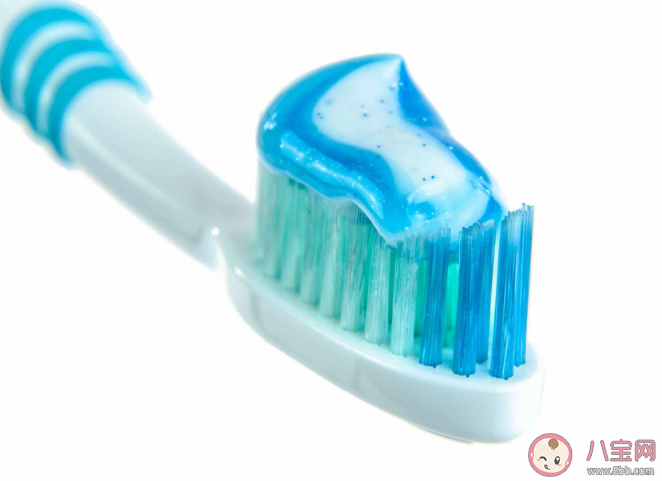 刷牙前牙膏沾水还是不沾水 刷牙时挤多少牙膏最合适