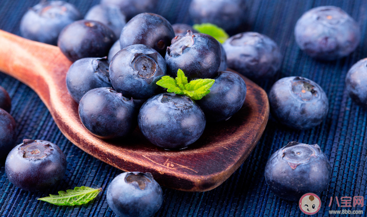 蓝莓有点软是变质了吗 怎么挑到新鲜又好吃的蓝莓 蓝莓有点软是变质了吗 怎么挑到新鲜又好吃的蓝莓