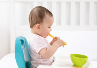 孩子不好好吃饭故意乱丢东西原因是什么 这种情况应该怎么办
