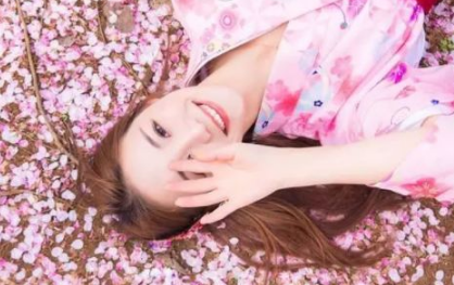 春天樱花季必学的拍照技巧 赏樱花拍照姿势推荐