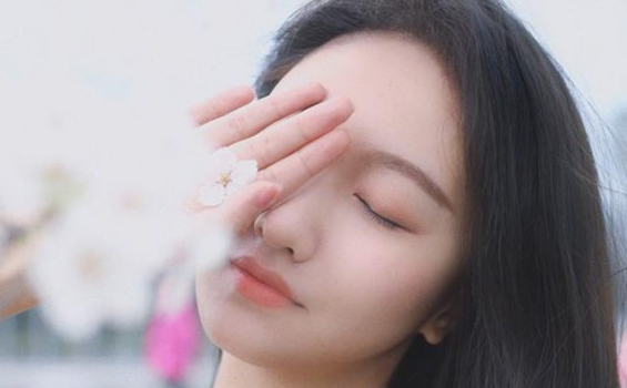 赏樱穿什么颜色衣服好看 拍樱花适宜穿的衣服推荐