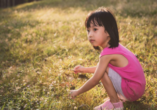 童年缺爱会影响人的性格吗 从小缺爱的孩子性格有什么特征