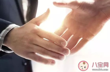 办事找熟人真的好吗 你办事会找熟人吗