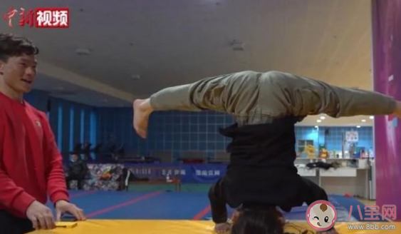 7岁女孩拥有腹肌怎么回事 孩子从小运动的好处