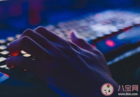 为什么网吧一年倒闭超12000家 淡出视野的网吧路在何方