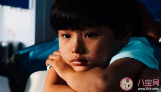 孩子的轻度抑郁有哪些表现 家长应该怎么做