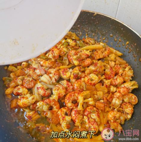 小龙虾炒螺蛳粉怎么做 小龙虾炒粉面食谱大全