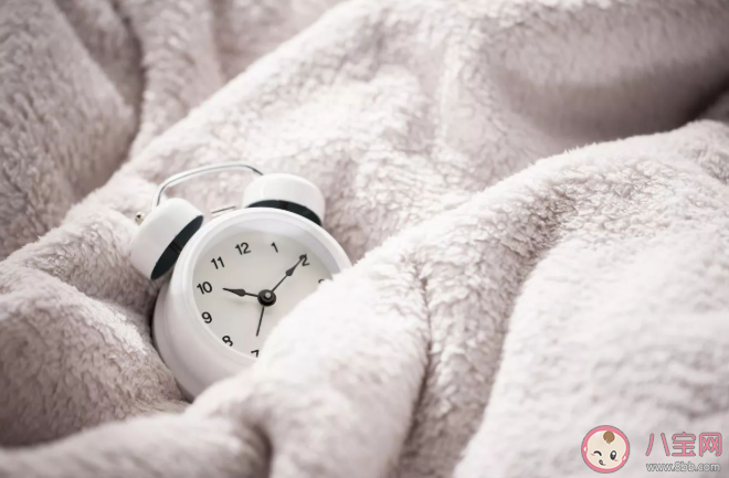 晚睡晚起有什么危害 晚上睡得晚早上起不来怎么办