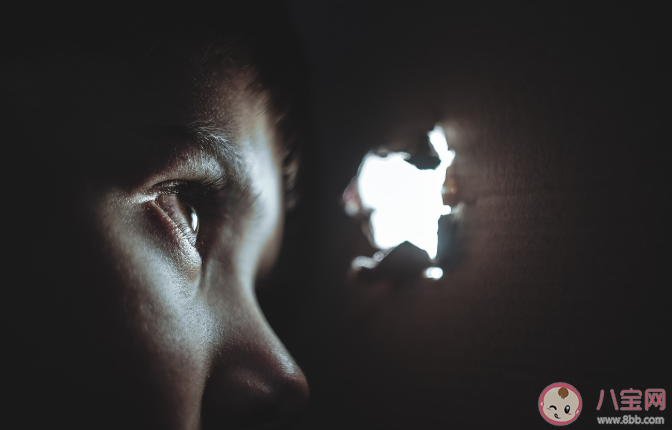 不同年龄段孩子会恐惧什么 如何帮助孩子改善恐惧胆小的情况