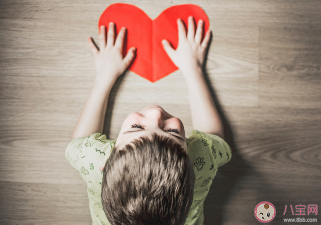 不同年龄段孩子会恐惧什么 如何帮助孩子改善恐惧胆小的情况