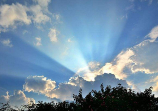 多云天气紫外线更强吗 紫外线对皮肤的伤害有哪些