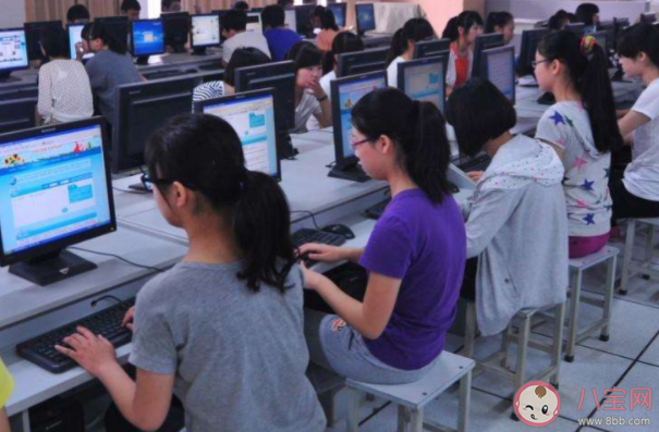 上计算机课穿鞋套的原因是什么 穿鞋套都有什么作用