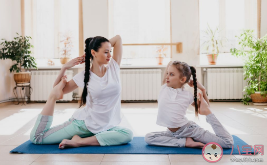 宝宝爱抠肚脐眼怎么办 如何正确护理