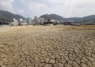 日月潭潭底干枯成块状是怎么回事 日月潭为什么枯了