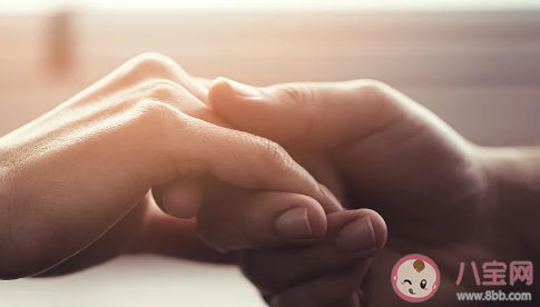 为什么跟喜欢的人聊天会没话题 男女生如何更好的聊天