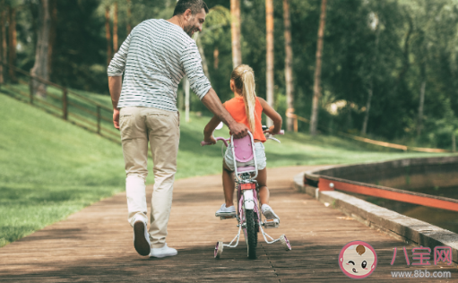 对孩子表扬和奖励有什么区别 鼓励孩子的正确方法