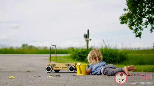对孩子表扬和奖励有什么区别 鼓励孩子的正确方法