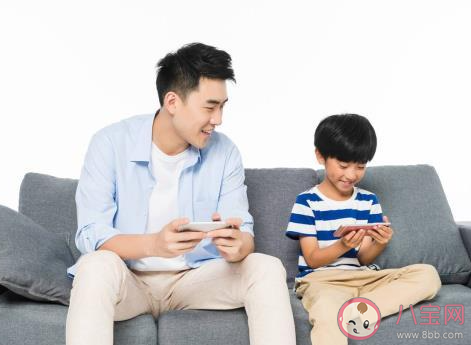 幼儿连续用电子产品不宜超过15分钟 小孩子看电子产品太久有哪些坏处
