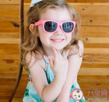夏季外出孩子有必要戴太阳镜吗 几岁孩子可以戴太阳镜