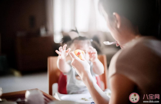 怎么让孩子在公众场合快速安静下来 孩子在公共场合哭闹怎么应对