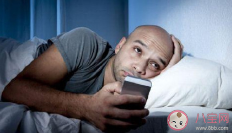 老板半夜发工作消息要回吗 凌晨老板发的消息怎么处理