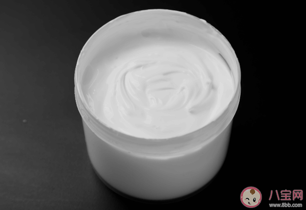 白乳胶多久会干透 白乳胶干了怎么清洗干净 白乳胶多久会干透 白乳胶干了怎么清洗干净