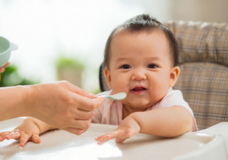 宝宝加辅食后便秘了怎么办 宝宝便秘吃什么辅食