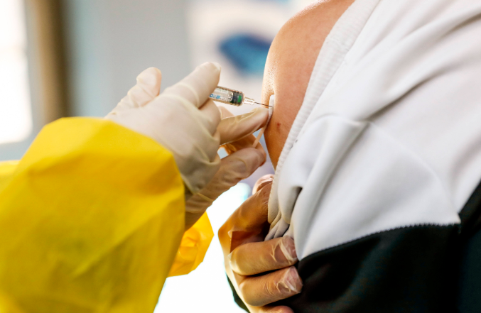 打新冠疫苗打左胳膊还是右胳膊 打新冠疫苗注射部位碰水了怎么办 打新冠疫苗打左胳膊还是右胳膊 打新冠疫苗注射部位碰水了怎么办