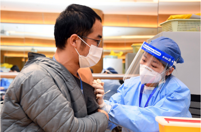 打新冠疫苗打左胳膊还是右胳膊 打新冠疫苗注射部位碰水了怎么办 打新冠疫苗打左胳膊还是右胳膊 打新冠疫苗注射部位碰水了怎么办