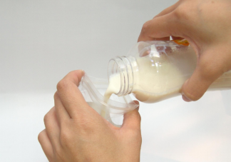 冲调奶粉用什么水好 冲调奶粉正确方法