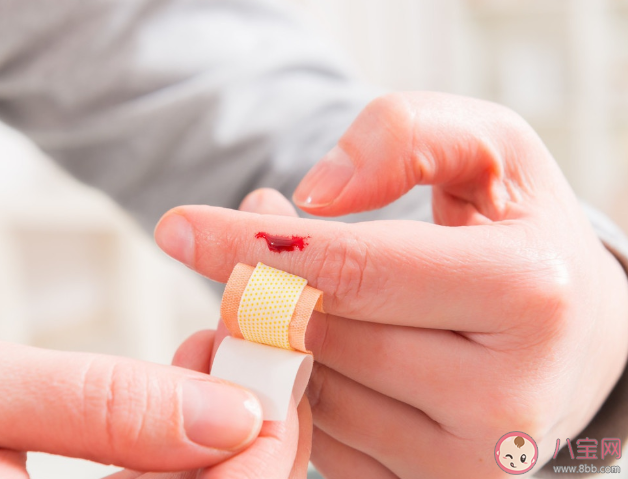 蚂蚁庄园4月26日答案:用创可贴包扎伤口时是缠得越紧越好吗 蚂蚁庄园4月26日答案:用创可贴包扎伤口时是缠得越紧越好吗